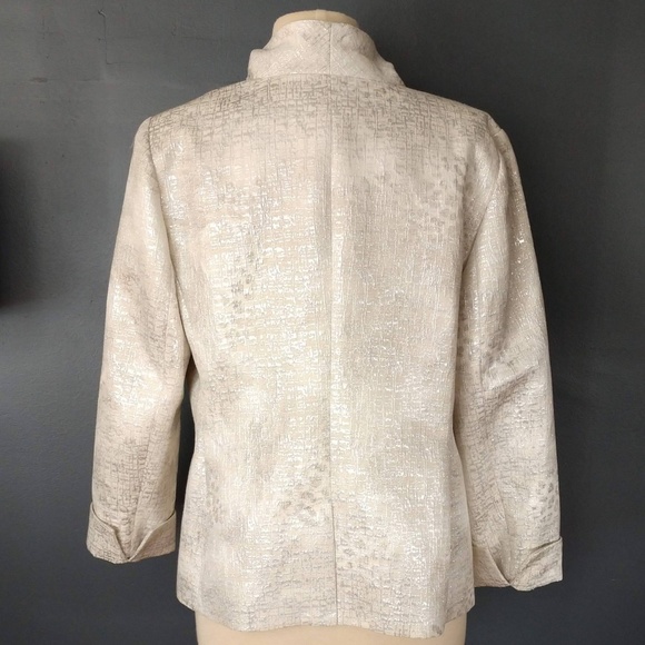 Open front cream and silver jacket - Picture 2 of 8
